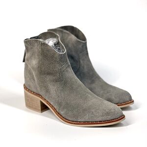 New CREVO Womens Clara Western Suede Leather Ankle Booties Size 6 Gray